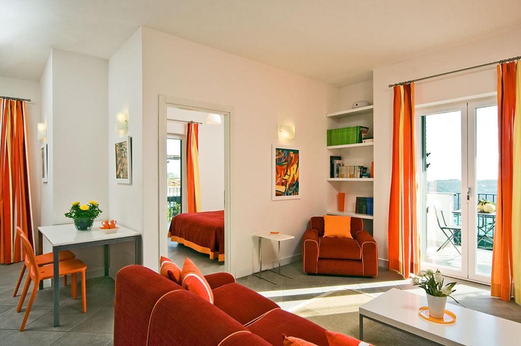 Le Capannelle Aparthotel SantʼAgata sui Due Golfi Eksteriør bilde